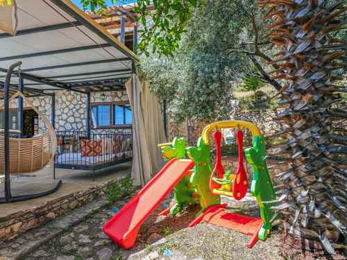  gece  -  Kasım
  | Kalkan Üzümlü’de Deniz Manzaralı Korunaklı Aile Villası Tatili